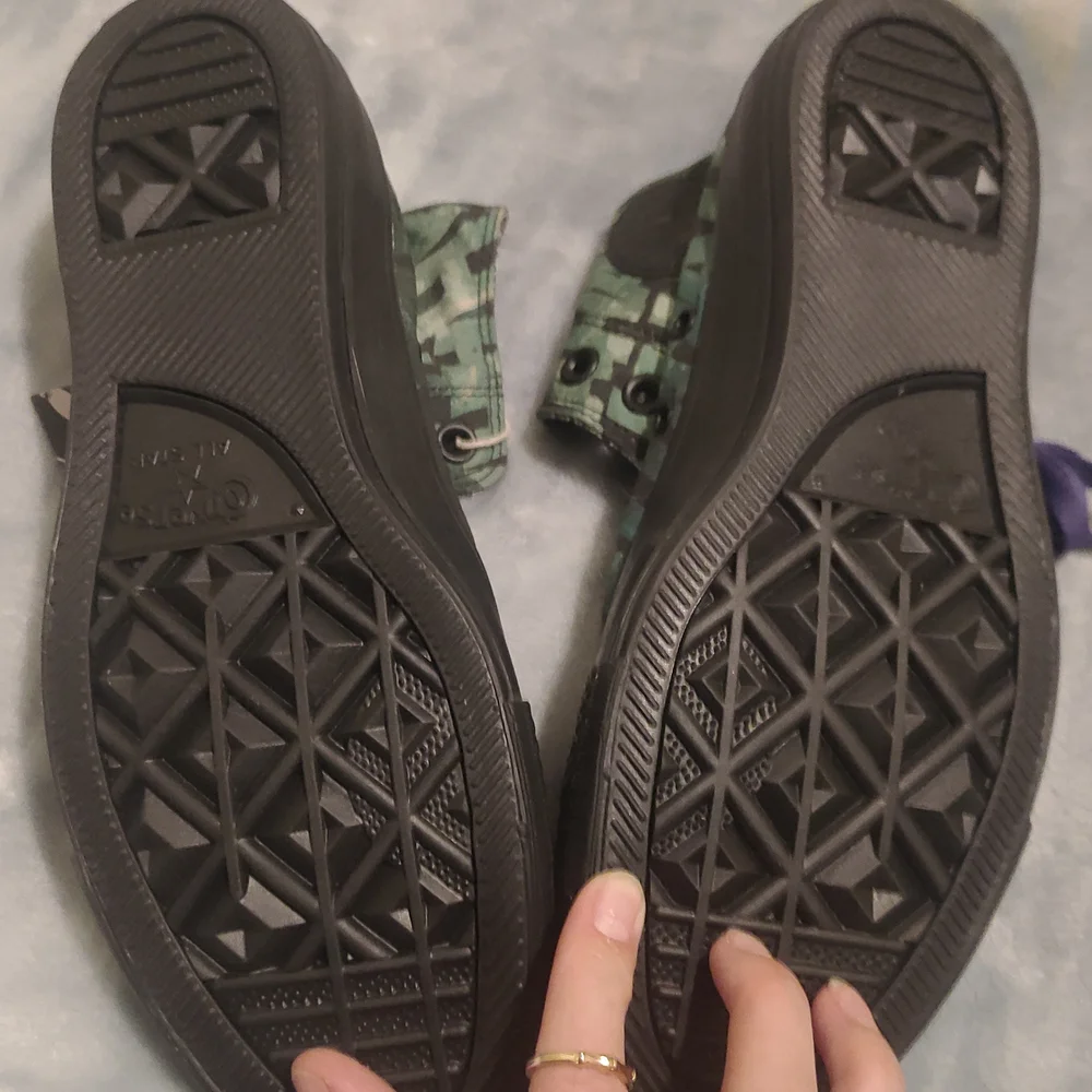 Men's High-Top Joker Athletic Shoes - Black and Purple - Picture 6 of 7